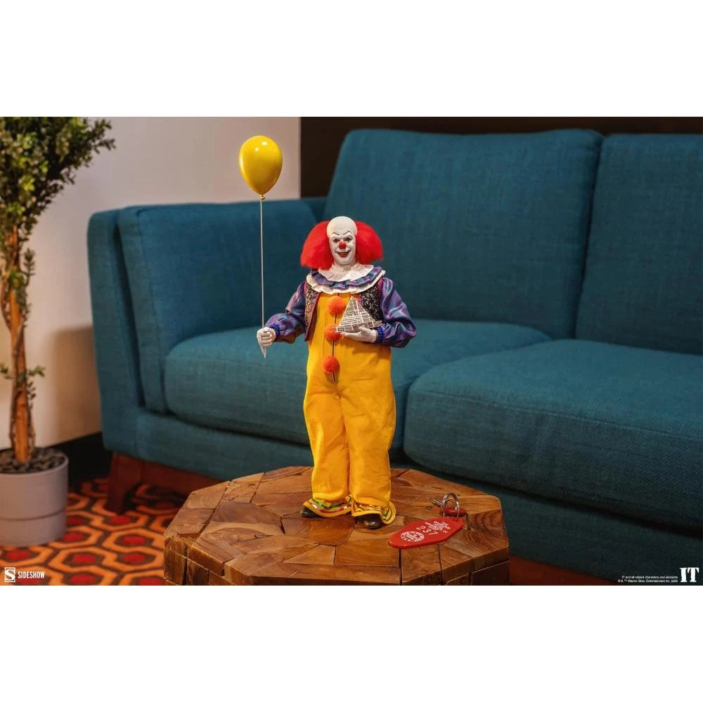 IT 1990 Pennywise 1/6 Scale Figure - Sideshow Collectibles