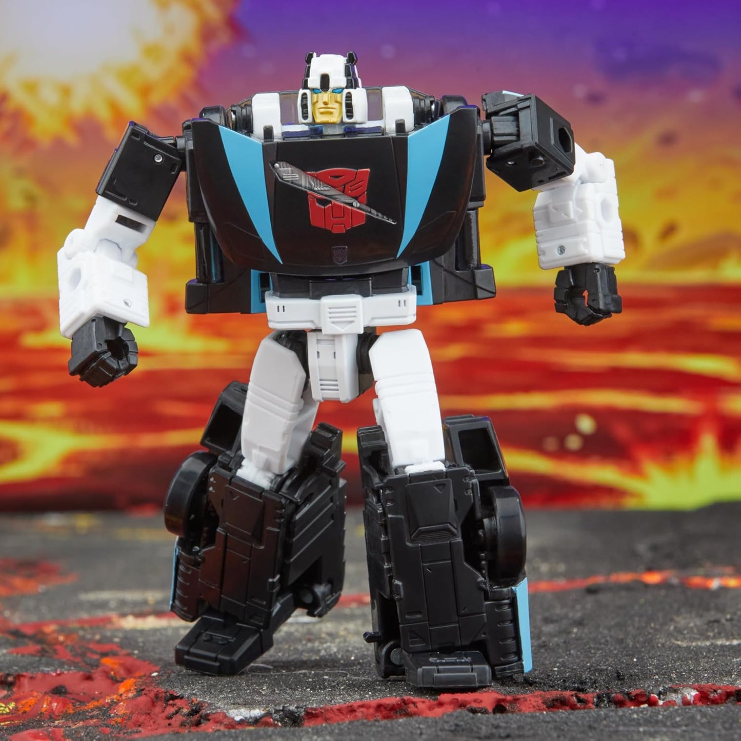 Transformers: Legacy United Deluxe Class Armada Universe Wheeljack Action Figure - Takara Tomy, Hasbro