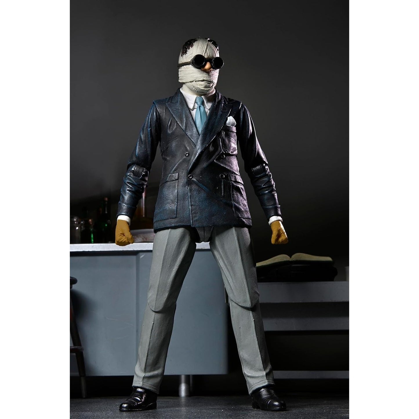 Universal Monsters Ultimate Invisible Man Figure