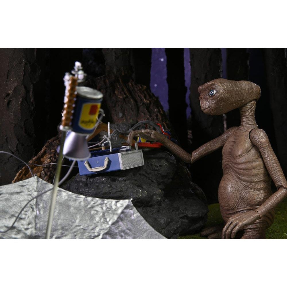 E.T. The Extra-Terrestrial 40th Anniversary Ultimate E.T. Deluxe Set - NECA