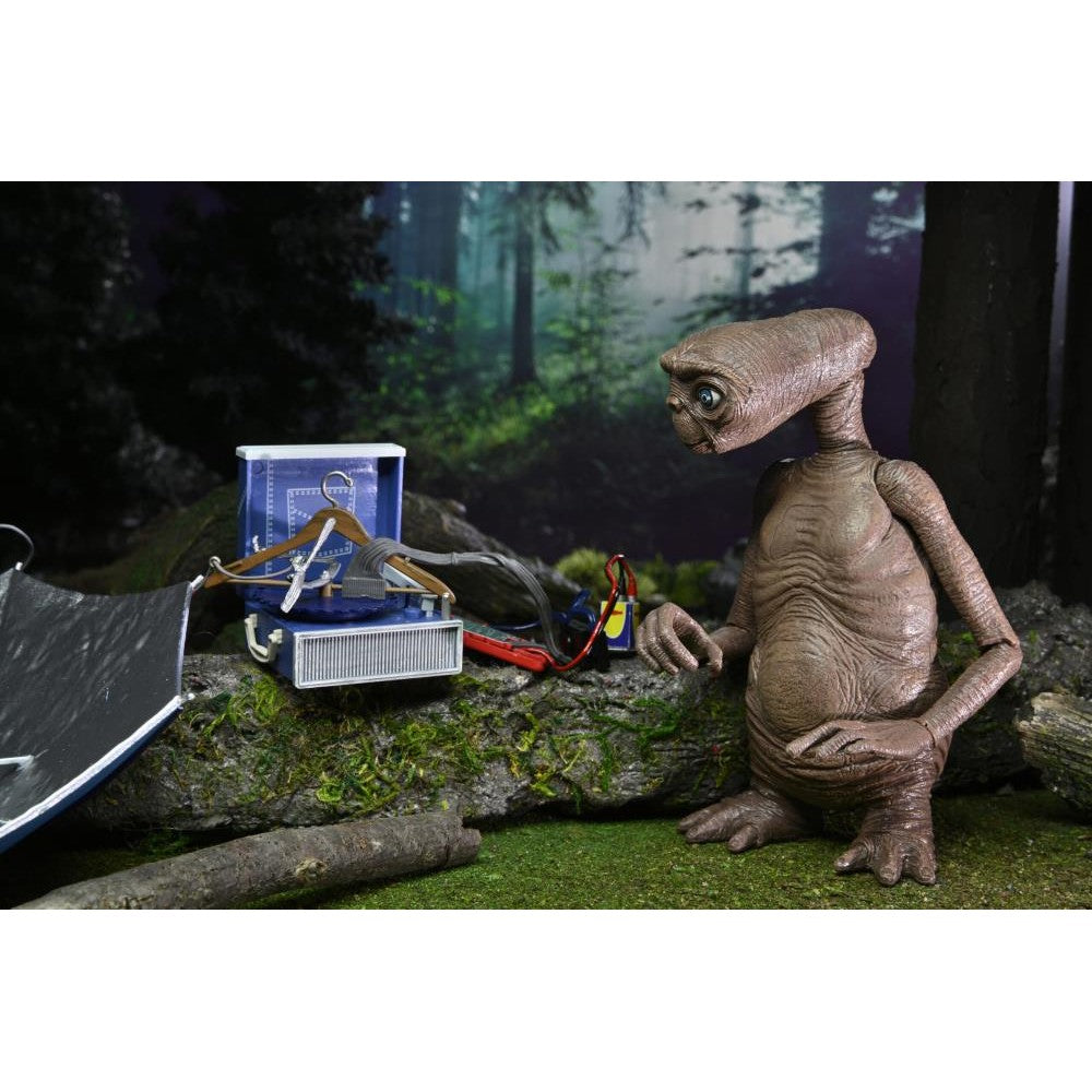 E.T. The Extra-Terrestrial 40th Anniversary Ultimate E.T. Deluxe Set - NECA