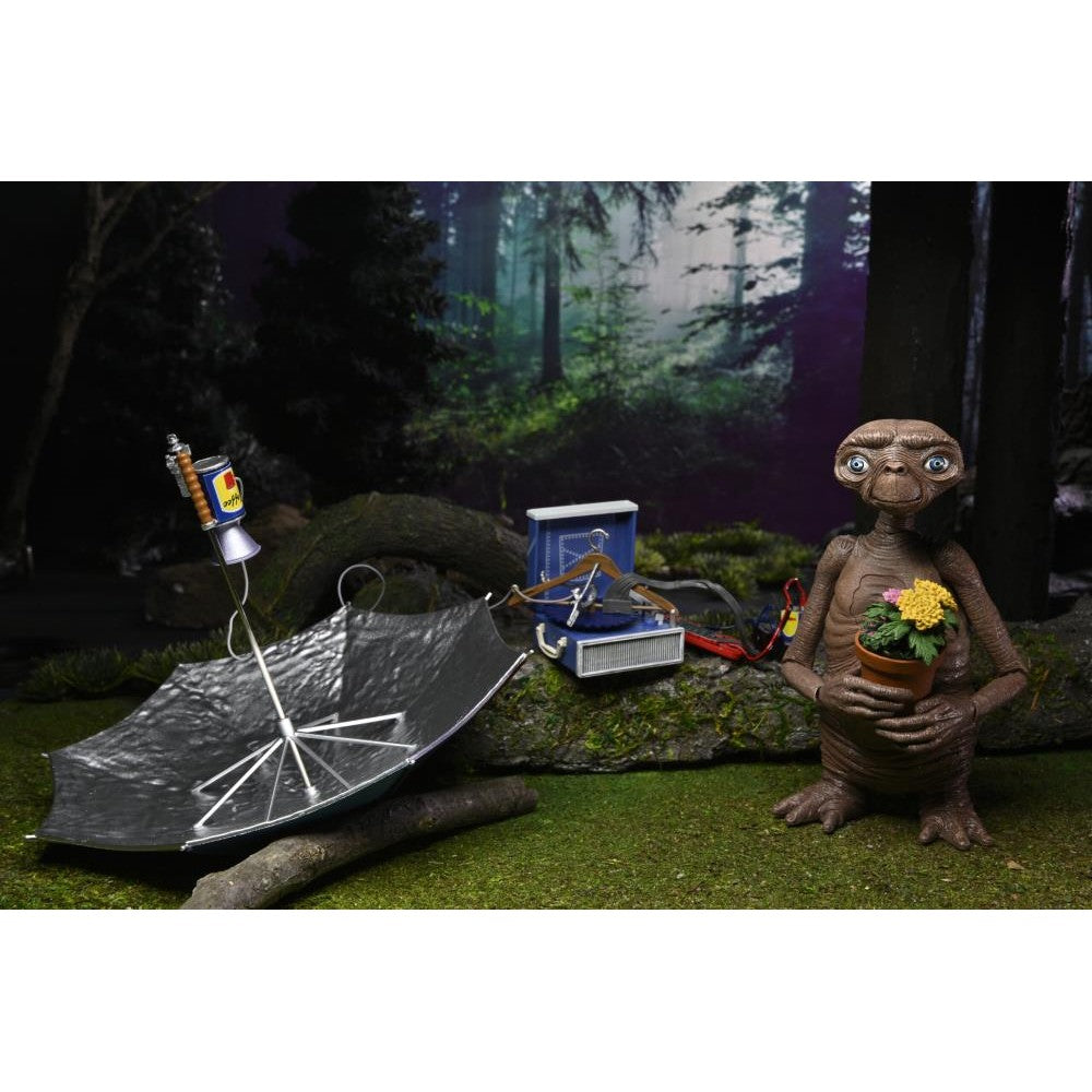 E.T. The Extra-Terrestrial 40th Anniversary Ultimate E.T. Deluxe Set - NECA