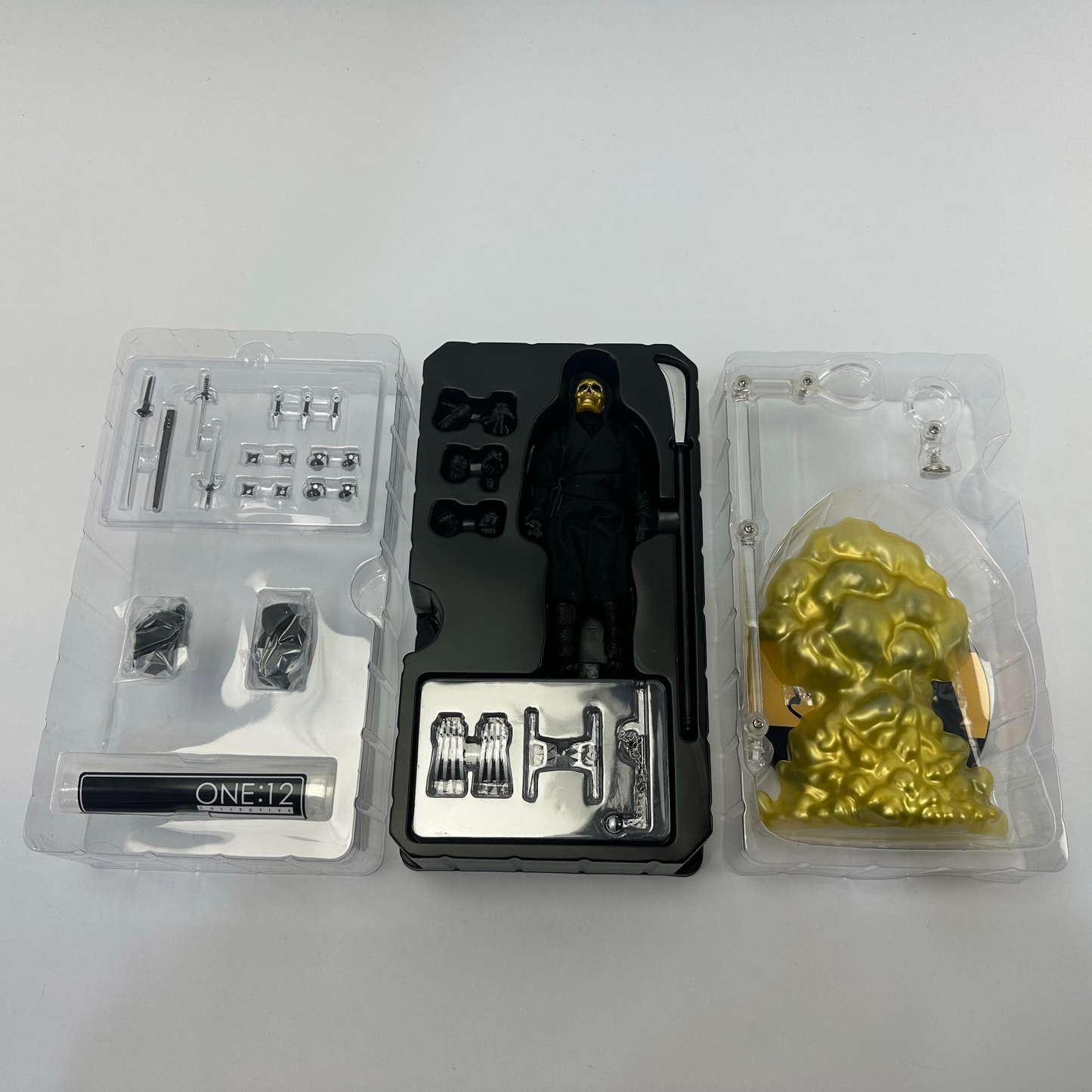 Mezco Toyz House Of The Golden Skulls Action Figure w/ Parts Props