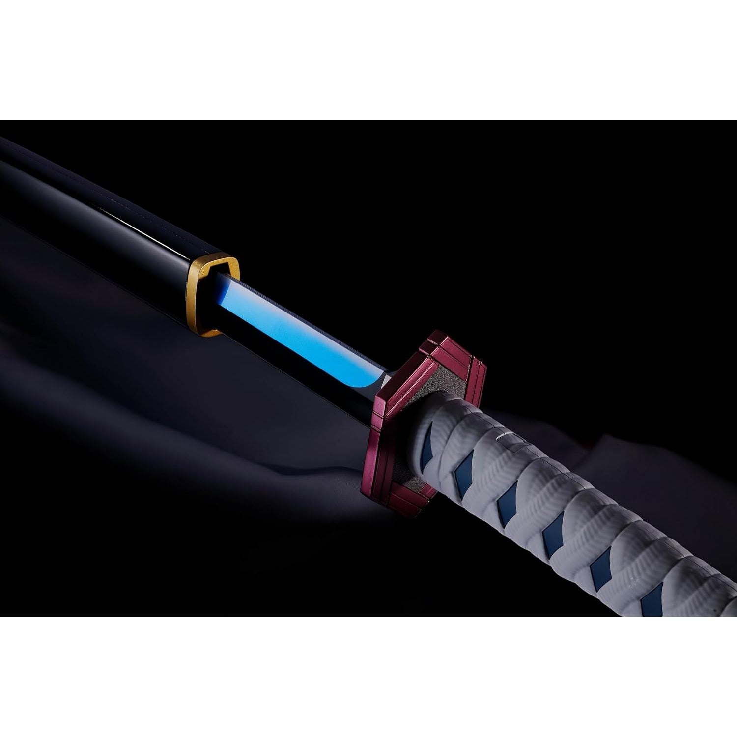 Demon Slayer: Kimetsu no Yaiba Giyu Tomioka Nichirin Sword Replica - Bandai Spirits - Proplica