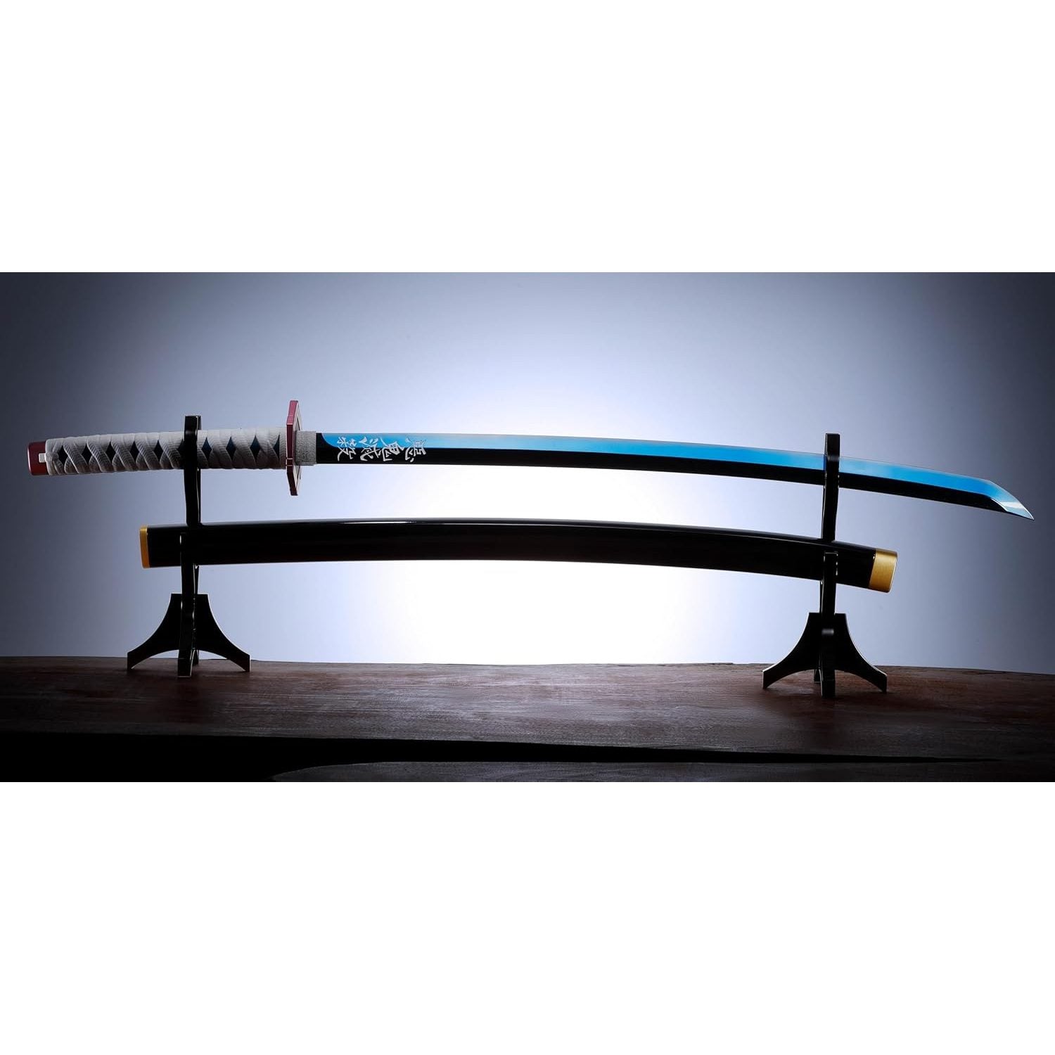 Demon Slayer: Kimetsu no Yaiba Giyu Tomioka Nichirin Sword Replica - Bandai Spirits - Proplica