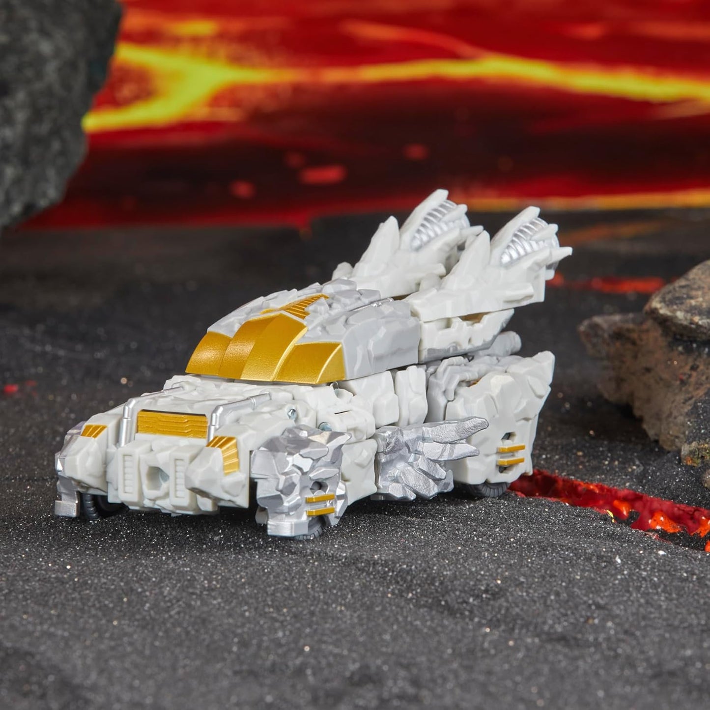 Transformers: Legacy United Deluxe Class Infernac Universe Nucleous Action Figure - Hasbro, Takara Tomy