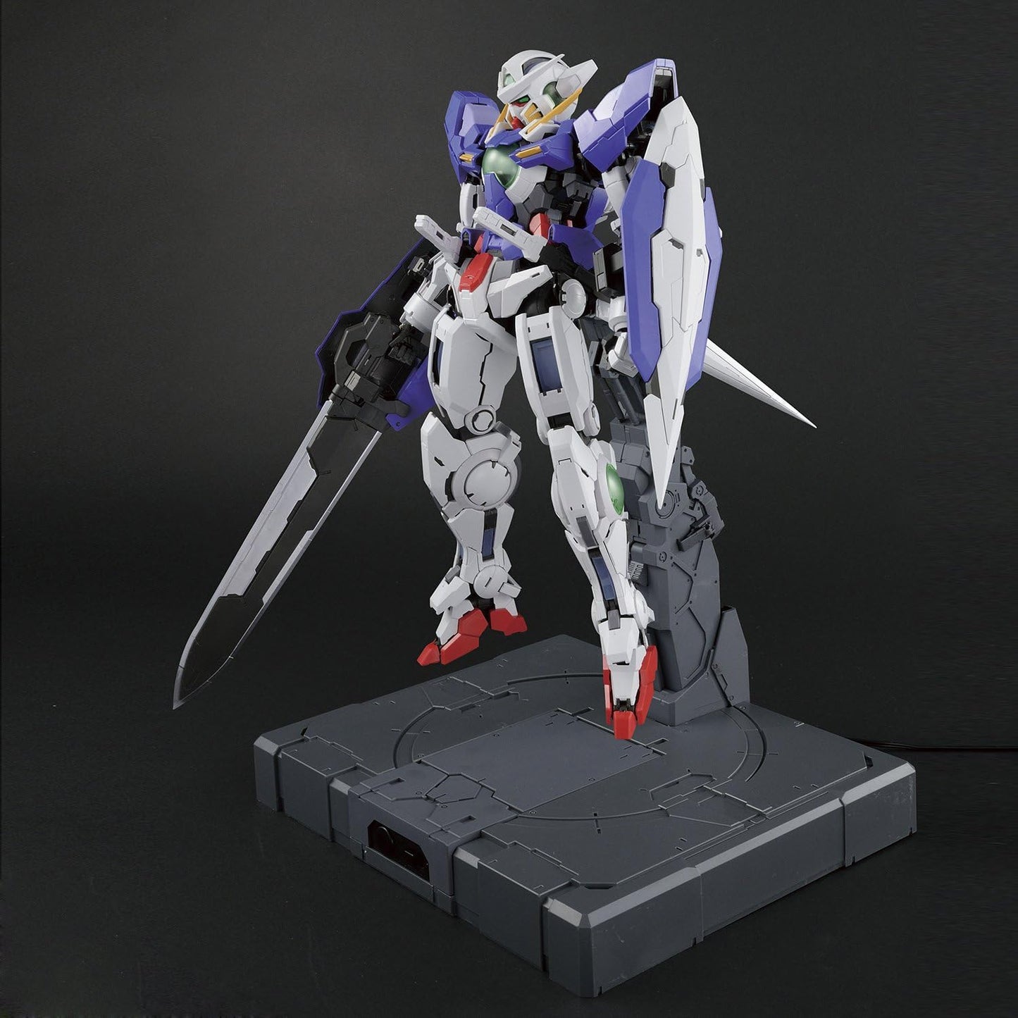 Mobile Suit Gundam 00 10th Anniversary Gundam Exia 1/60 Model Kit - Bandai Spirits - GunPla Perfect Grade PG GN-001