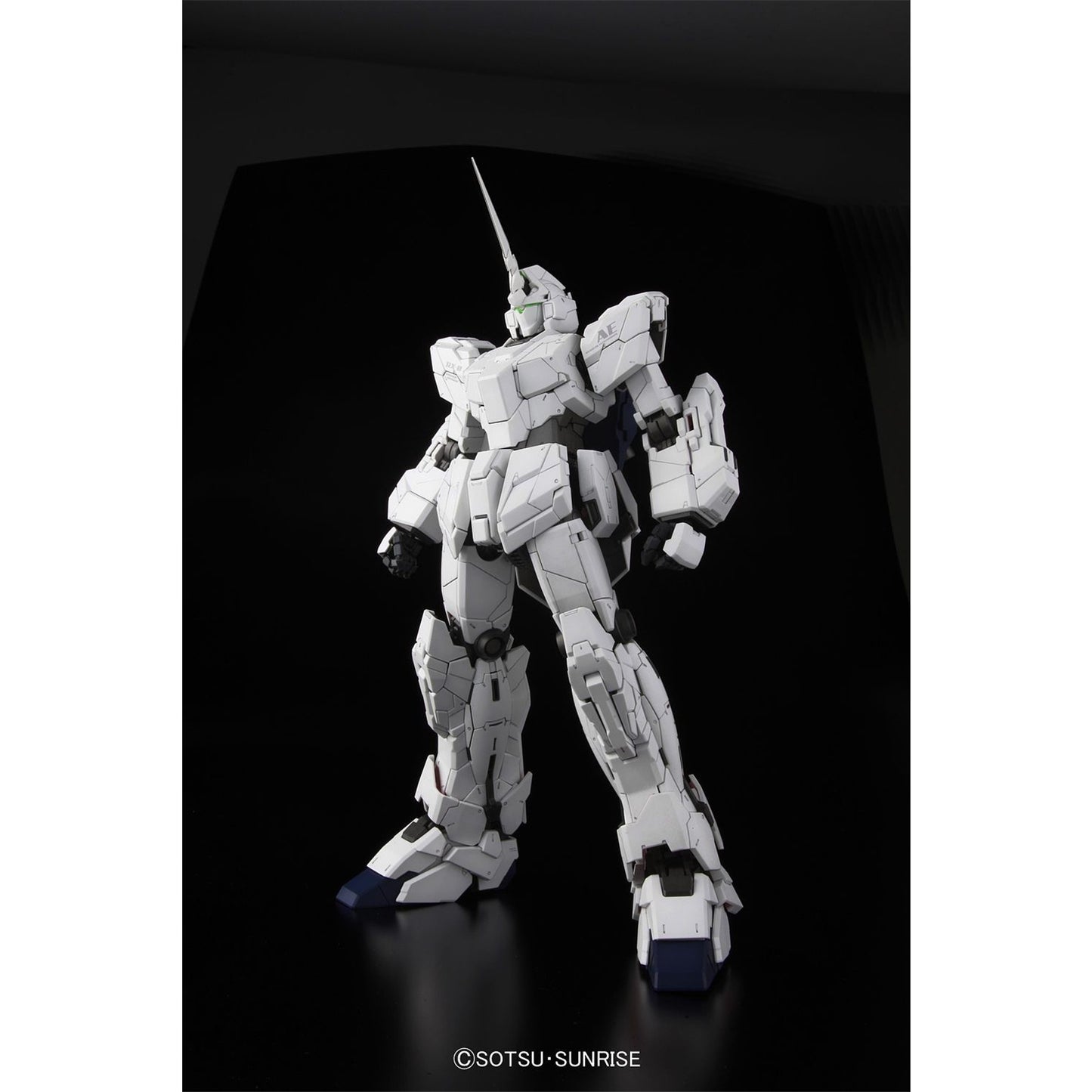 Unicorn Gundam Full Psycho-Frame Mobile Suit PG Perfect Grade Model Kit