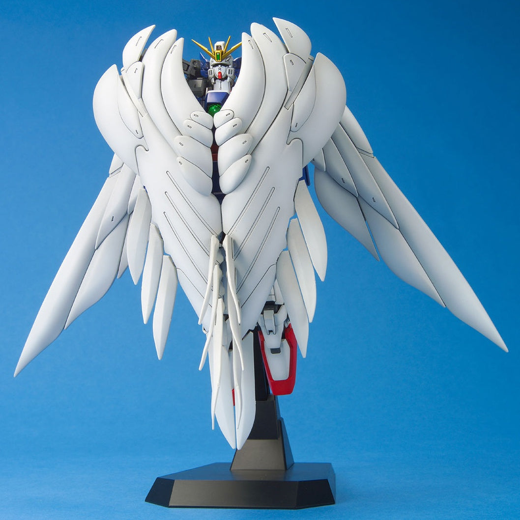 Mobile Suit Gundam W Wing Gundam Zero Custom Endless Waltz Version 1/100 Scale Model Kit - Bandai Spirits - Master Grade MG Line